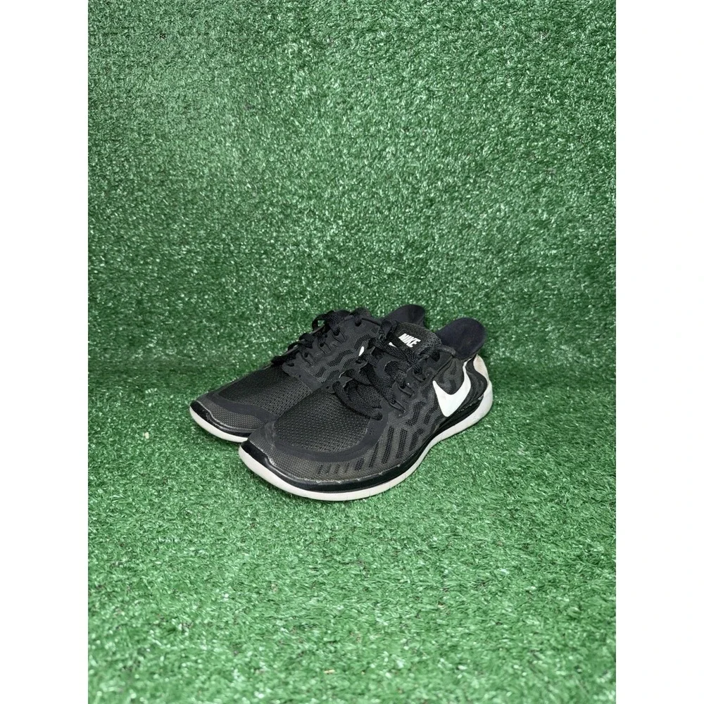 Nike Free Run Women‎ Size 6 Black White Athletic Comfort Running Sneakers